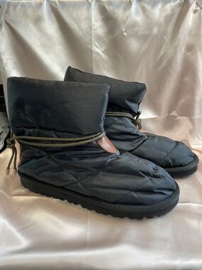 Portland Boot Company Black Quilted Puffer Winter Booties Size 8 NWOT